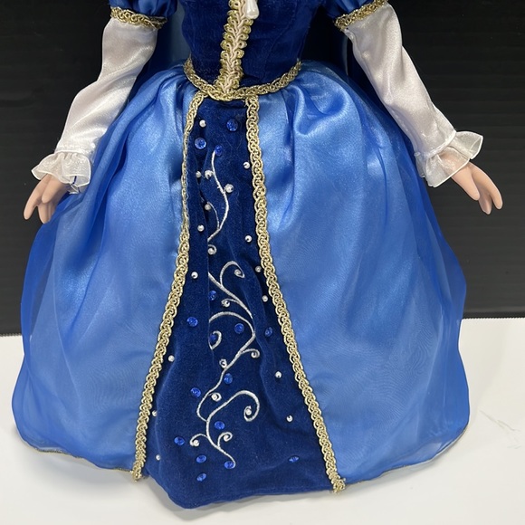 Disney Brass Key Porcelain Snow White Doll - Picture 6 of 12